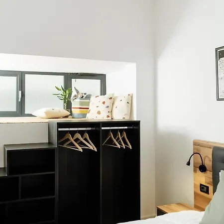 3 - New Building & Parking Bucarest