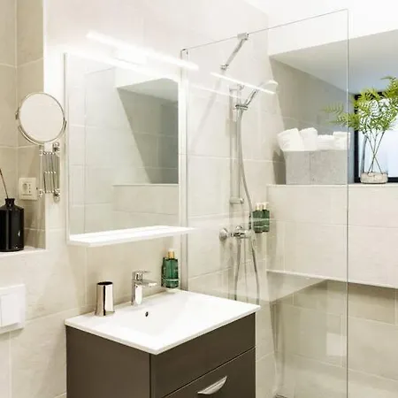 3 - New Building & Parking Apartman Bukarest