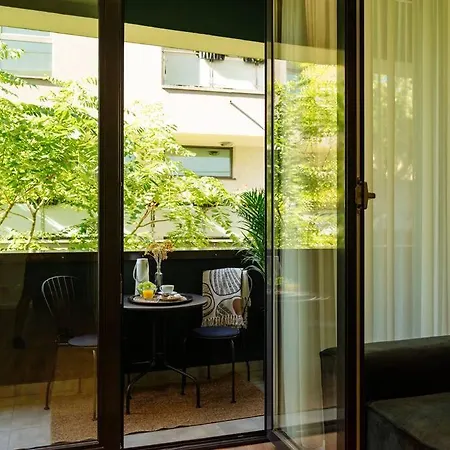 Apartman 3 - New Building & Parking *